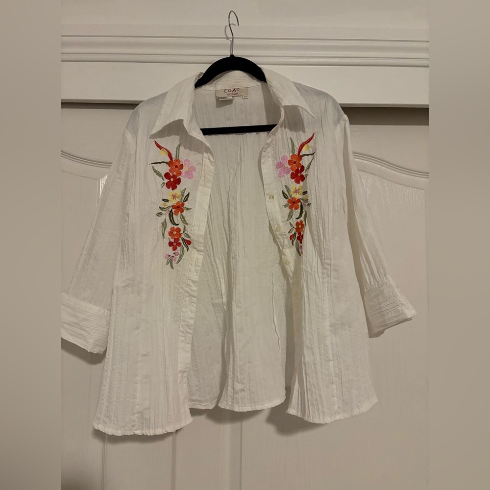 VINTAGE White Floral Embroidered Women's Top
